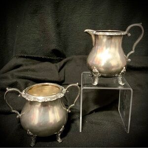 ✨ Vintage Wallace 1100 Silverplate Creamer & Sugar Bowl Set – Ornate Footed ✨